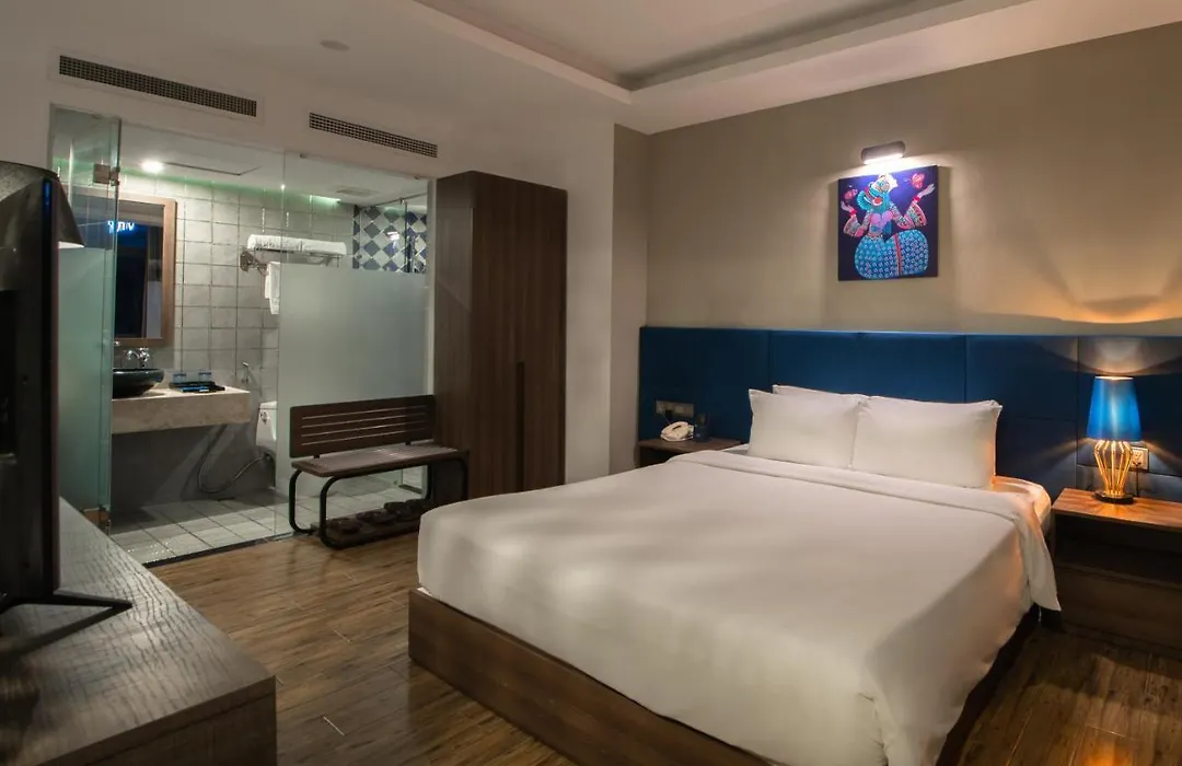 Aaron Hotel-1
